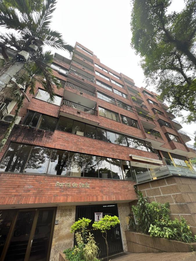 406 Apartaestudio Portal de Cádiz , exclusivo y central, con parqueadero Capacidad 4 personas Appartamento Ibagué Esterno foto